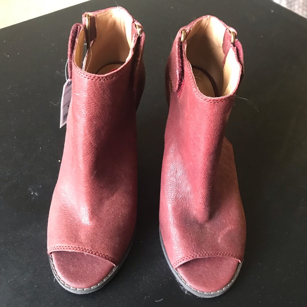 Lucky Brand peep toe booties - size 6 - NWT